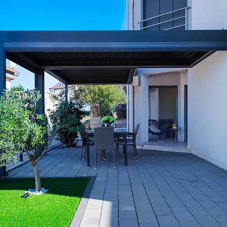 Nina Sibenik, * Brodarica (Sibenik-Knin)