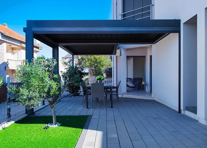 Nina Sibenik, * Brodarica (Sibenik-Knin)