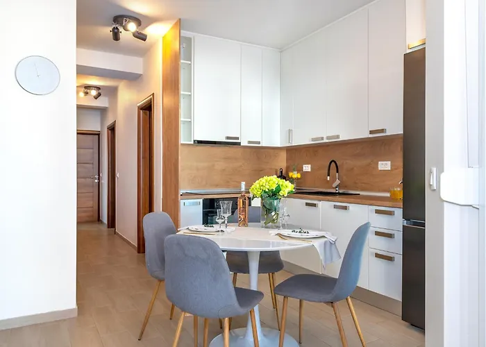 Nina Sibenik, Apartament *