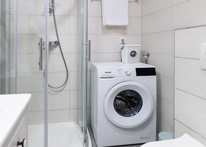 Nina Sibenik, Apartament